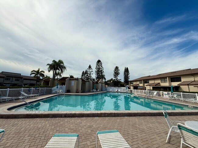 Building Photo - 9209 Seminole Blvd