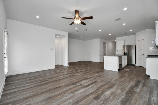 Building Photo - 1110 Fringed Bluestar Dr