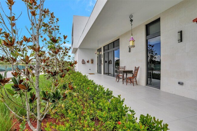 Building Photo - 16709 Botaniko Dr N