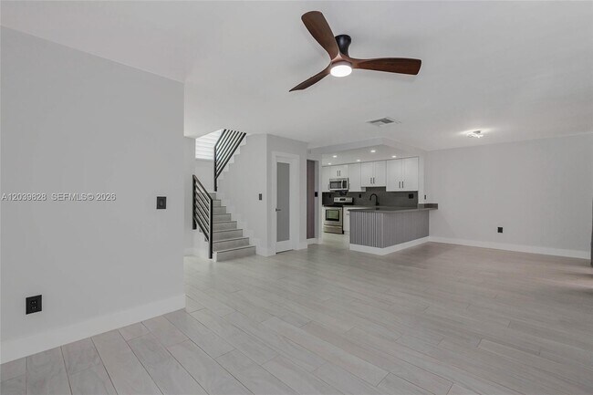Building Photo - 6653 SW 140th Ave