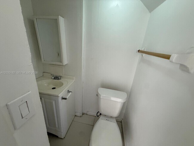Building Photo - 5611 W 25th Ct