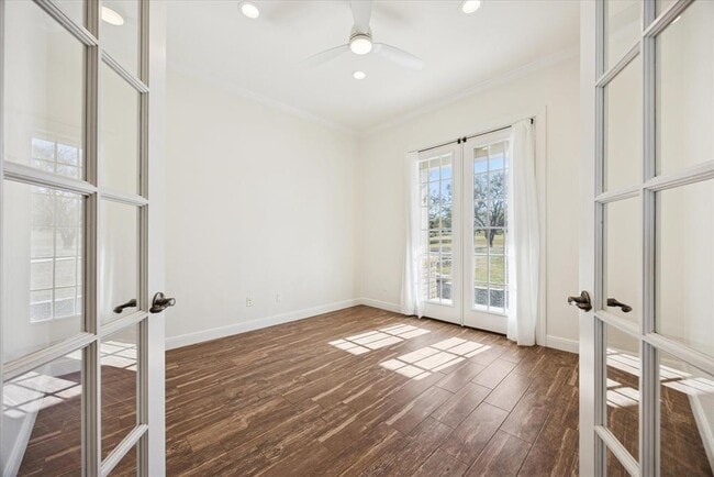 Building Photo - 100 Cross Trail