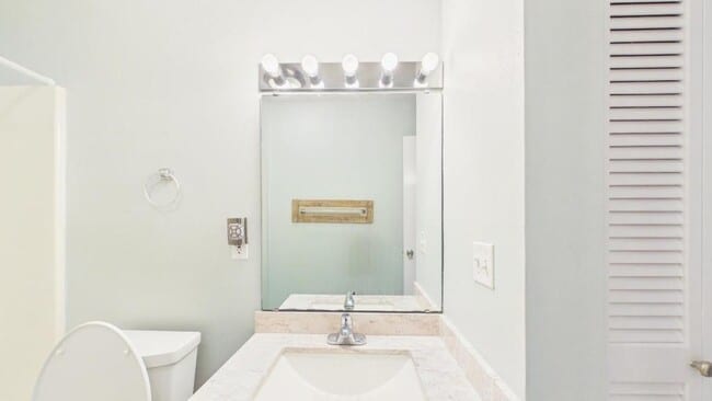 Building Photo - 301 Lullwater Dr