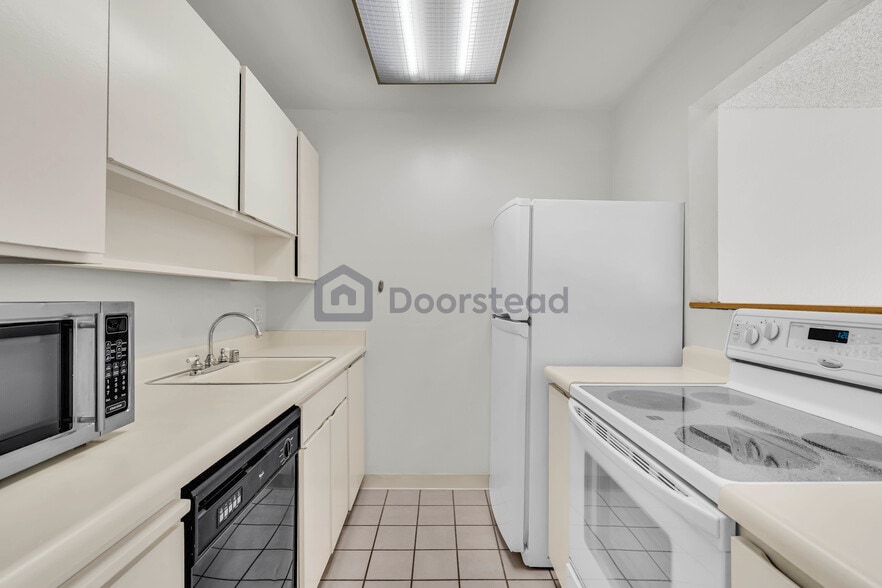 Building Photo - 310 N Civic Dr