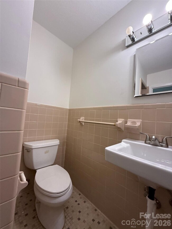 Building Photo - 112 NC-218