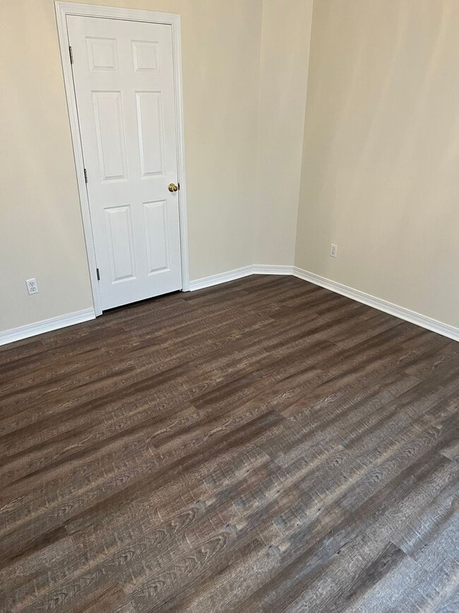 Building Photo - Located in the gated community of Parker's...