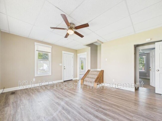Building Photo - 428 Allyn St