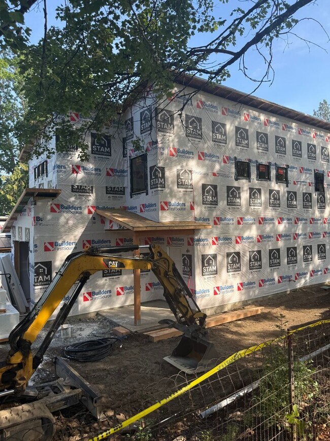 Building Photo - 902 E Hastings Ave