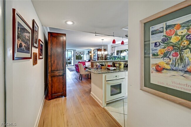 Building Photo - 4821 S Landings Dr