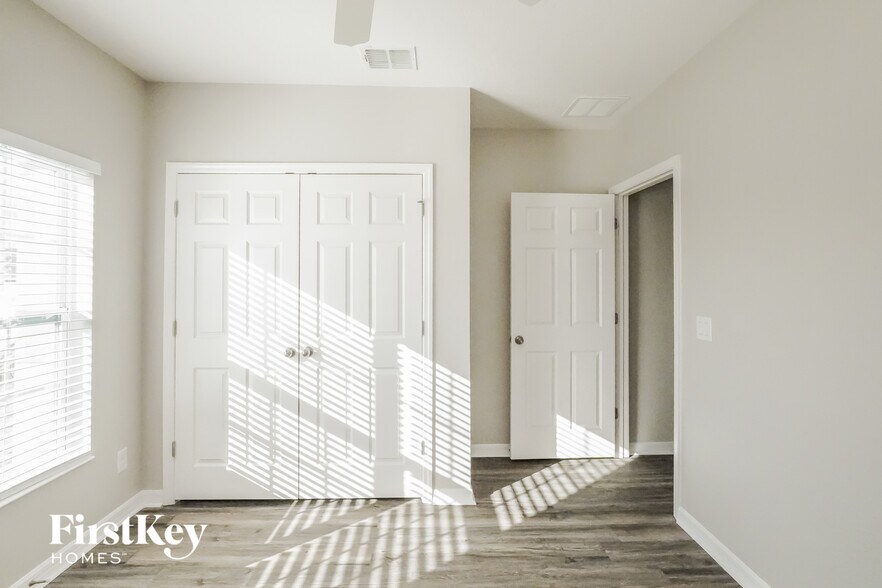 Building Photo - 644 Black Eagle Dr