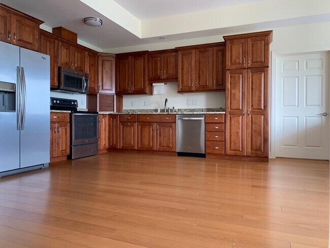 Building Photo - 540 S Lakeshore Blvd