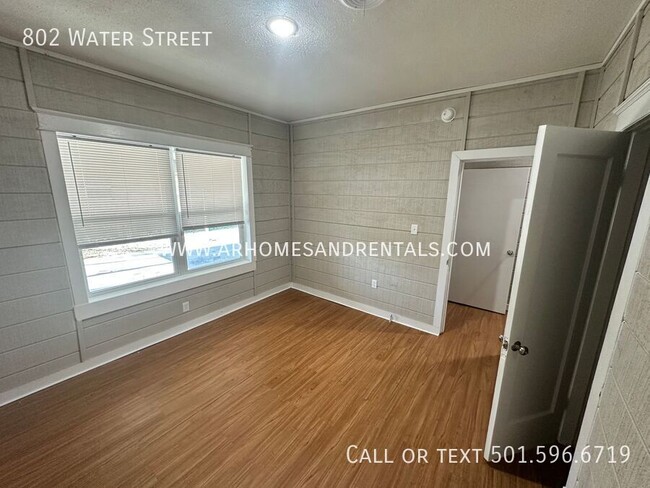 Building Photo - 802 Water St