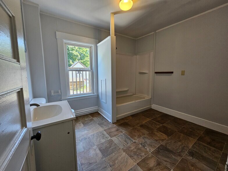 Building Photo - 17 Mousam St