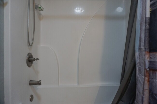 Building Photo - 321 Apple Dr