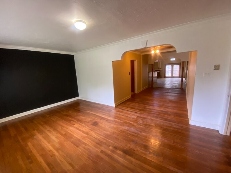 Building Photo - 3277 Barron Ave