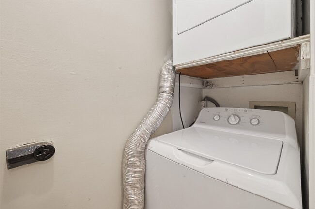 Building Photo - 10738 Briar Forest Dr