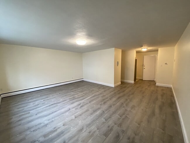 Building Photo - 217 Kent St