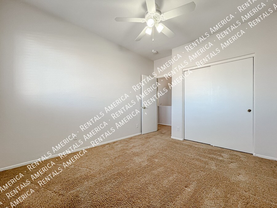 Building Photo - 9765 E Knowles Ave