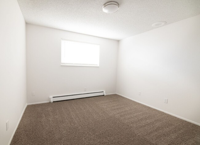 Building Photo - Stylish 1-Bedroom Apartment | Pet-friendly...