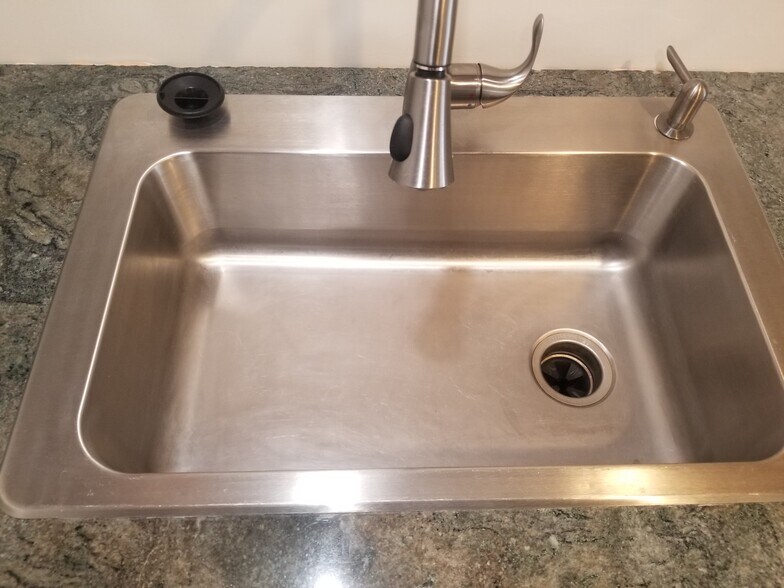 Kitchen Sink - 39 N Archmore St