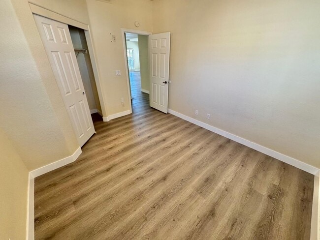 Building Photo - GORGEOUS 2 STORY SPACIOUS 4 BEDROOM HOUSE ...