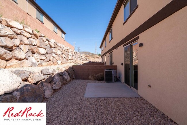 Building Photo - 3 Bedroom Hurricane Townhome With Scenic Views