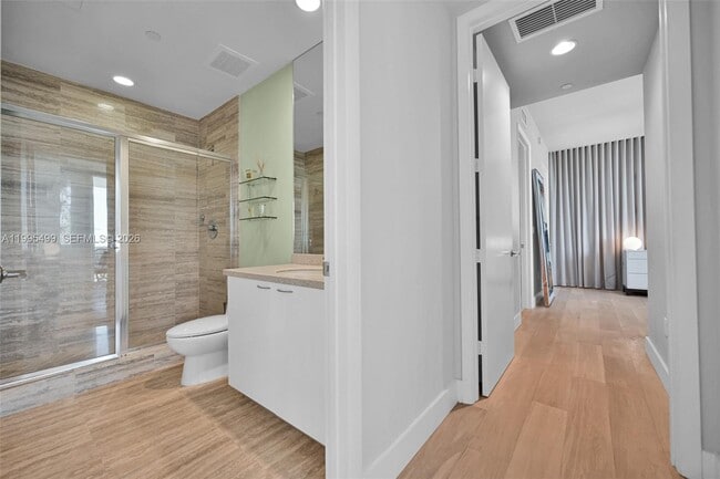 Building Photo - 15901 Collins Ave