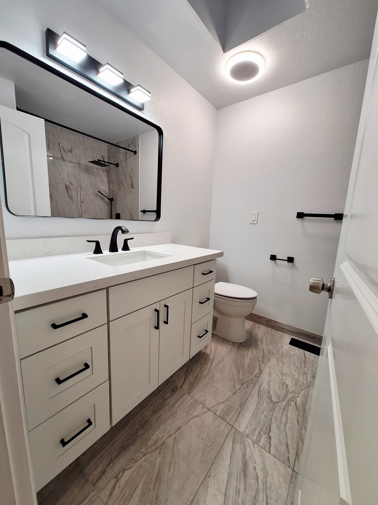 Guest Bathroom - 13454 95th Ave NE