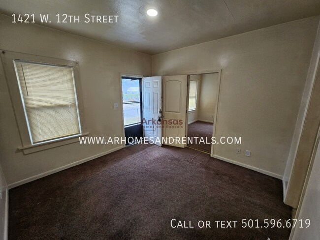 Building Photo - 1421 W 12th St