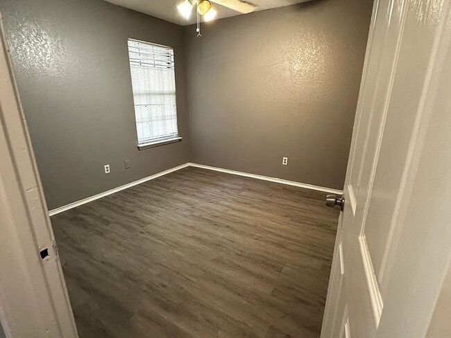 Building Photo - "Charming 3-Bedroom Haven with 2 Full Baths in Everman, TX - 1398 Sq Ft of Comfort!"