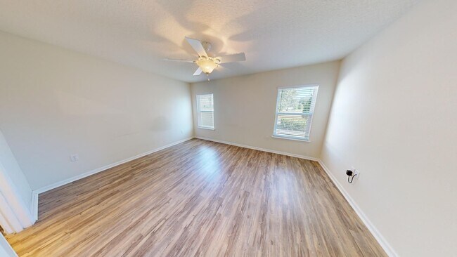 Building Photo - LOCATION! LOCATION! LOCATION!