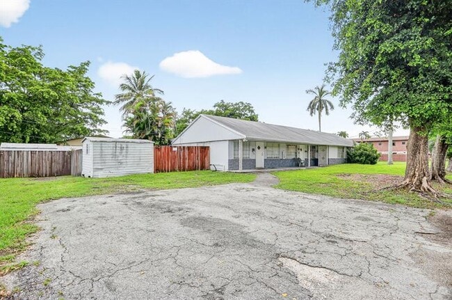 Primary Photo - 6501 SW 49th St