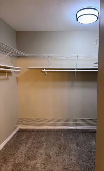 Building Photo - 3201 Kingsmill Dr