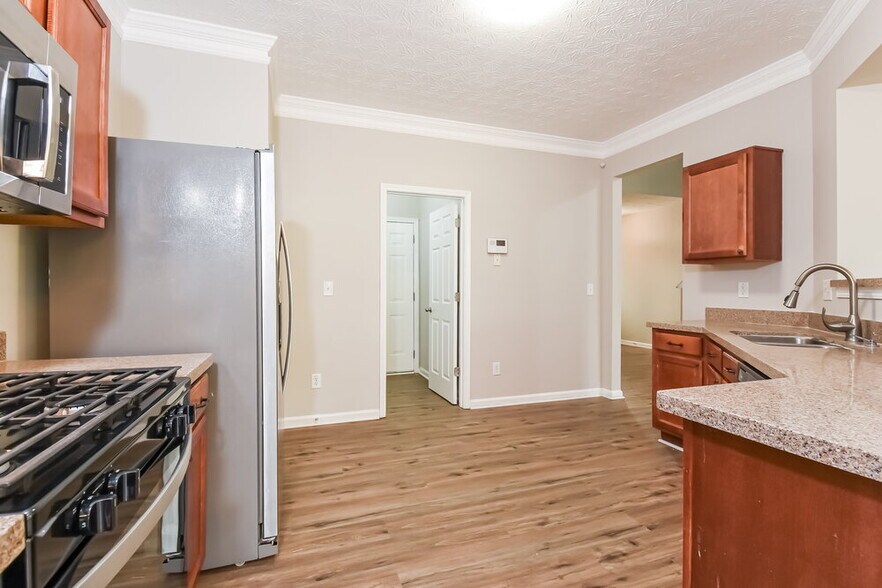 Building Photo - 906 Gardenia Curve