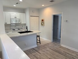 Building Photo - 259 San Remo Dr