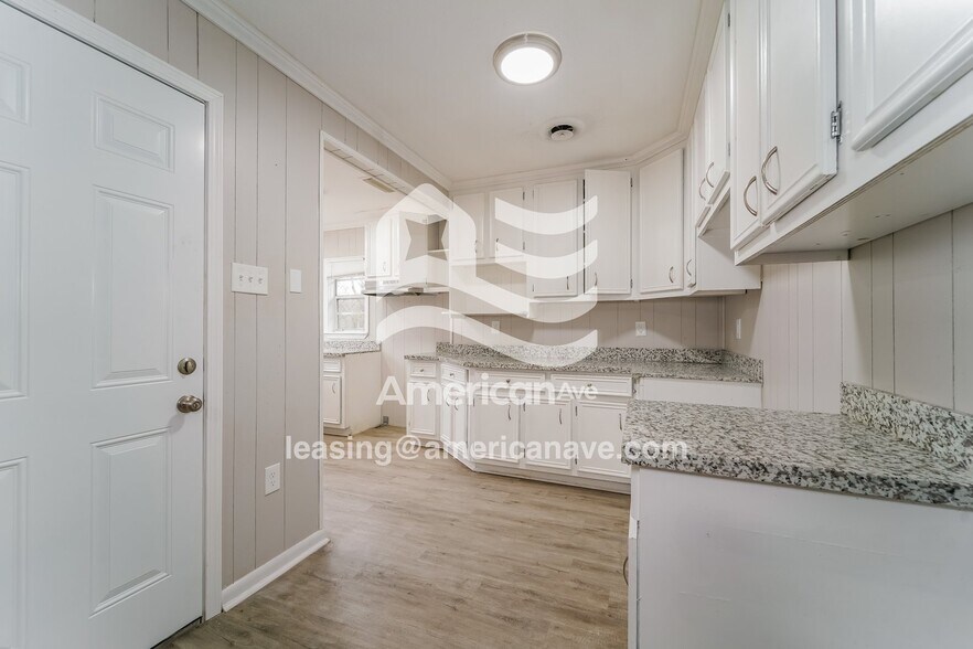 Building Photo - 3042 Meadow Forest Dr