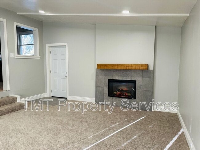 Building Photo - 5536 D St