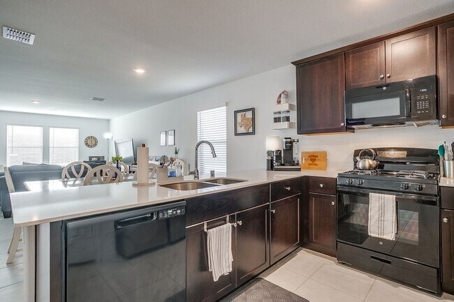 Building Photo - 6329 Becker Ave