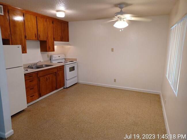 Building Photo - Garden Square Apartments
