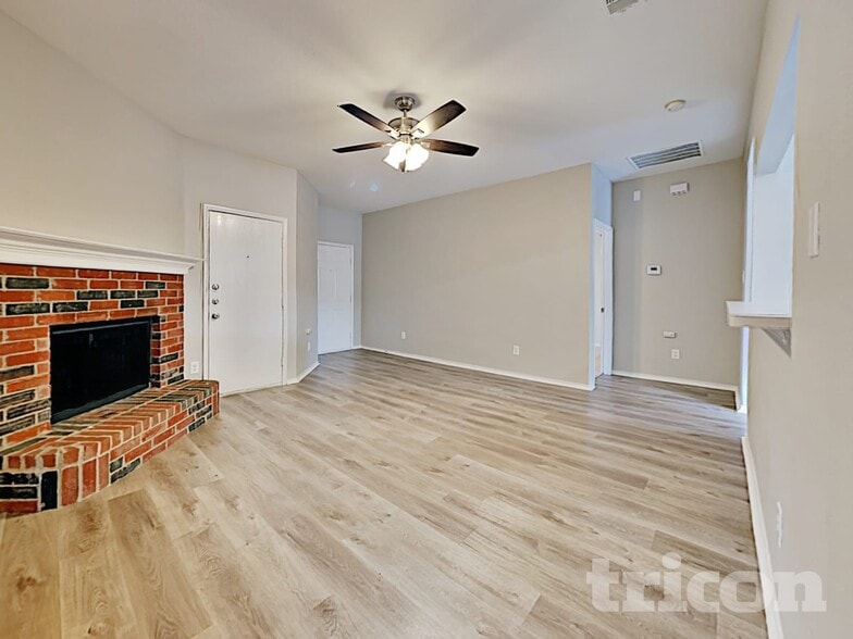 Building Photo - 1320 Cleardale Dr