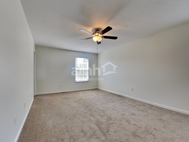 Building Photo - 4897 Jessica Suzanne Dr