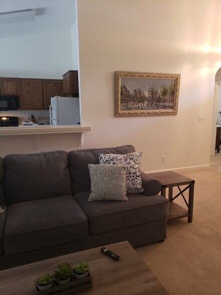 Living room - 7275 N Recreation Ave