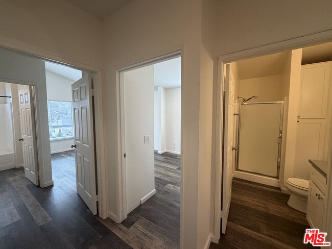 Building Photo - 1127 Glenville Dr