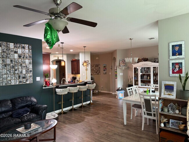 Building Photo - 121 Merrydale Ln