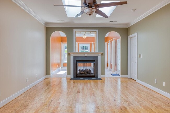 Building Photo - 3 Bedroom, 3 Bathroom Winston Salem Townhome