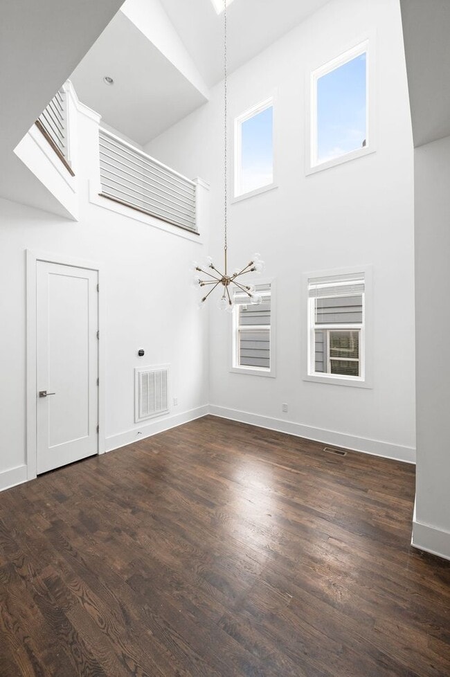 Building Photo - Modern 3BR/3.5BA home in Sylvan Summit, just minutes from downtown!