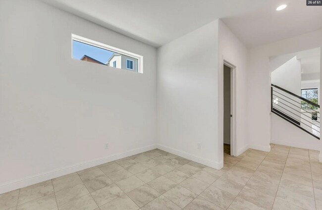Building Photo - 3 bedroom | 3.5 bathroom | Davis Single Fa...