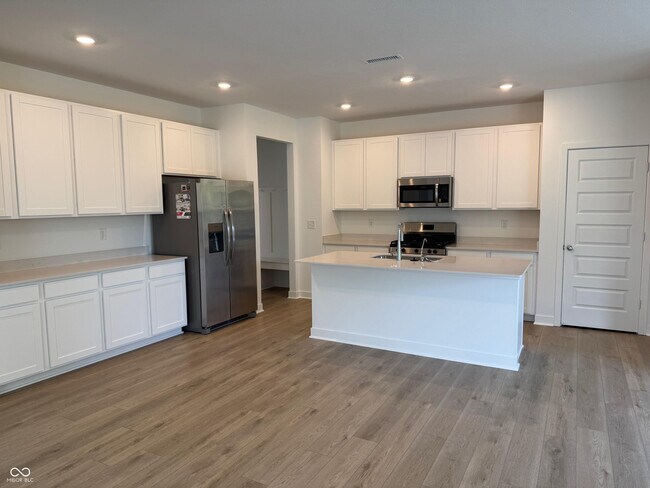 Building Photo - 1075 Marston Ln