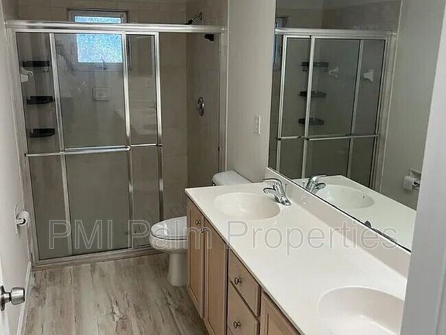 Building Photo - 117 SW Glenwood Dr