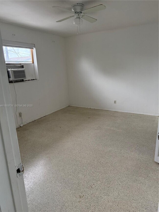 Building Photo - 519 SW 27th Ave